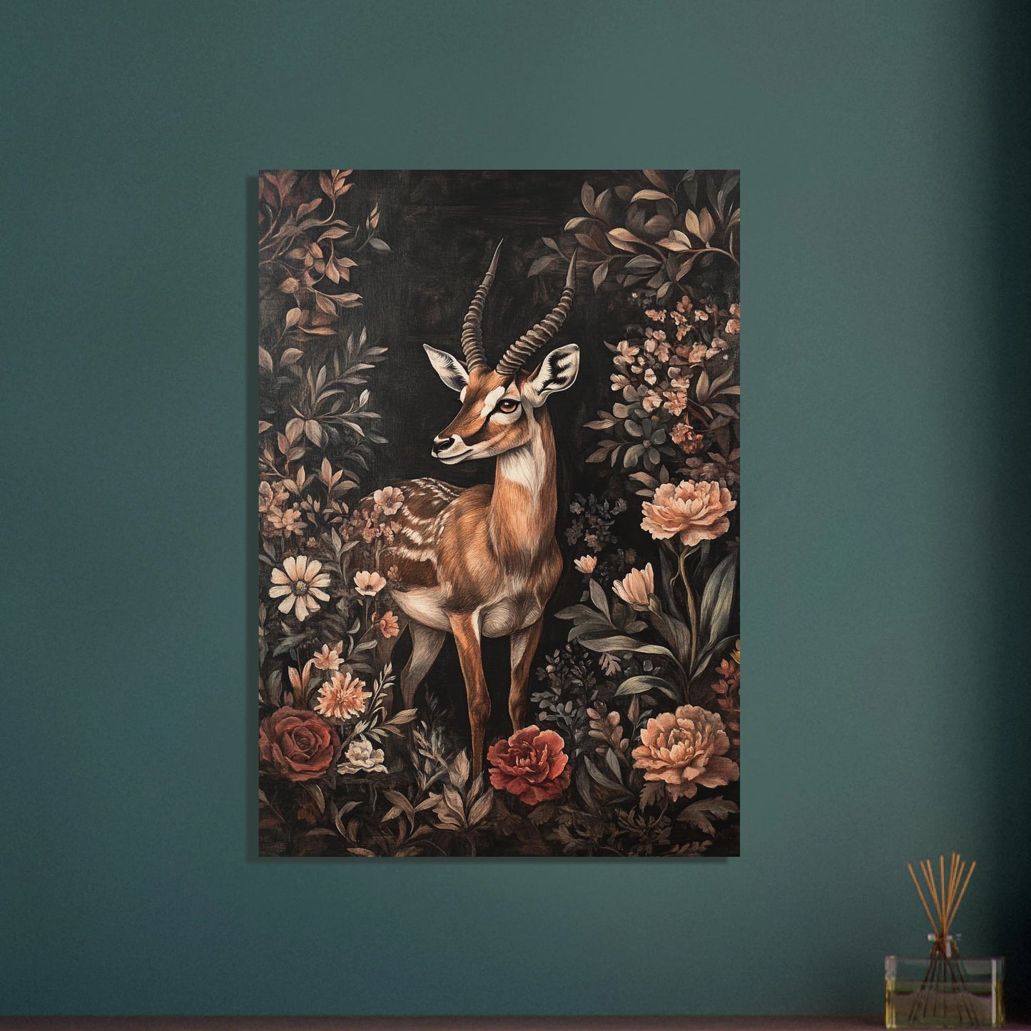 Antilop i mörk blomsterträdgård, mystisk och elegant djurposter