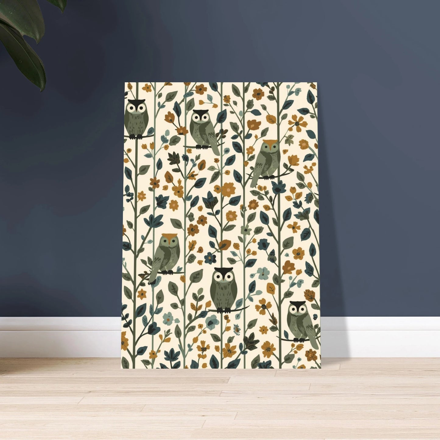 Stiliserad uggla i skandinaviskt blommönster, lugn och harmonisk design.