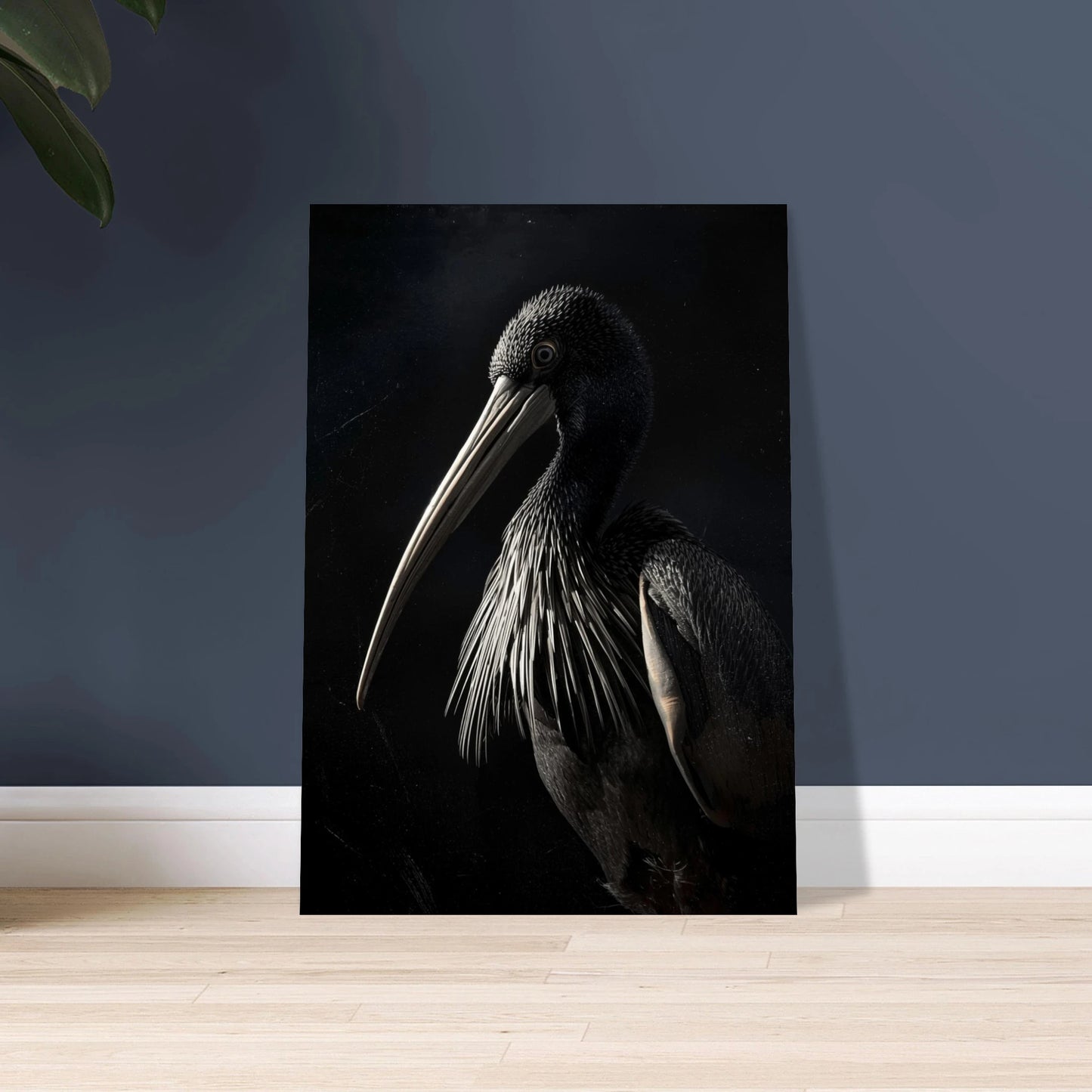 Träskonäbb i dramatisk sidobelysning, mystisk och detaljerad fågelposter.