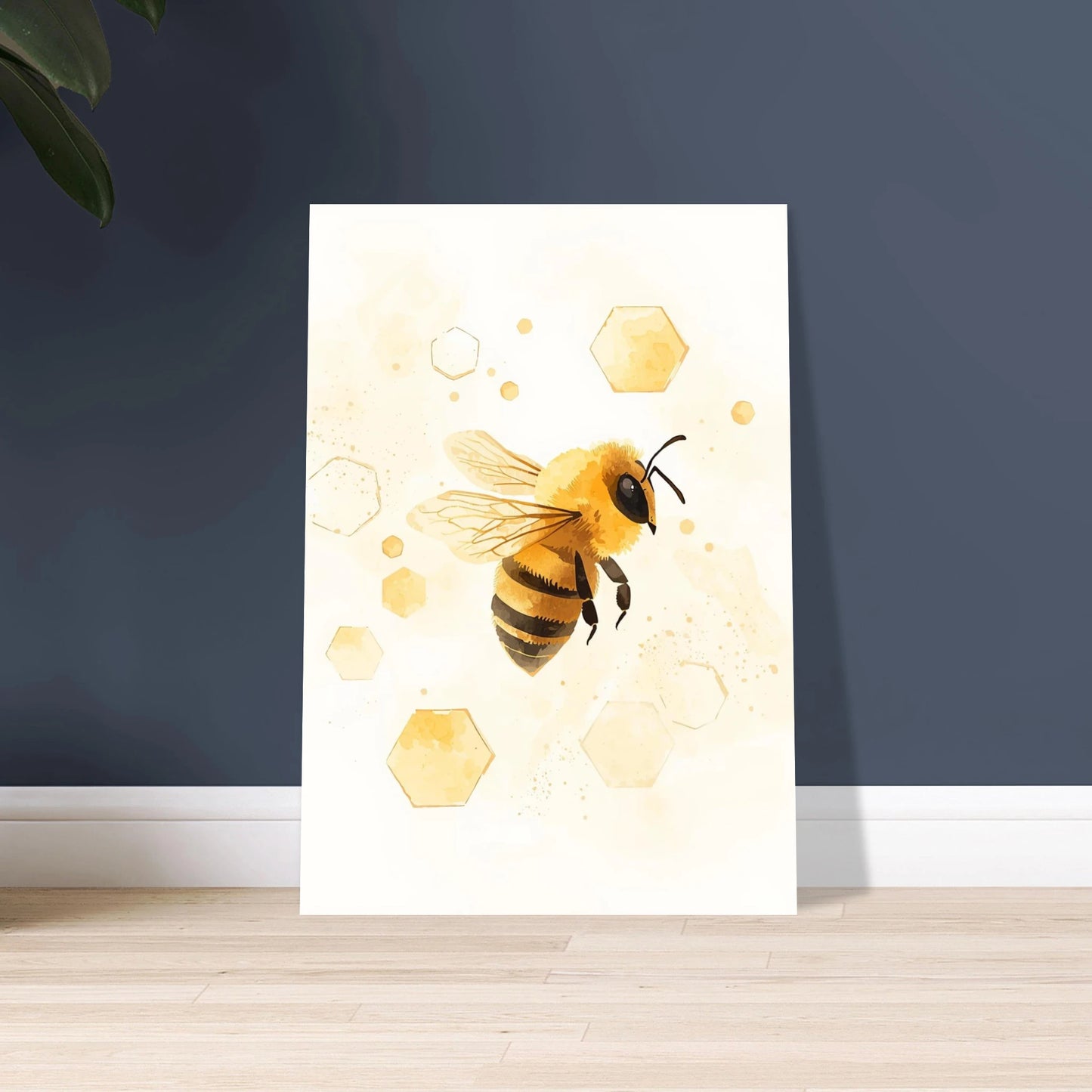 Fluffigt bi i akvarell bland honungskakor, delikat och varm stämning