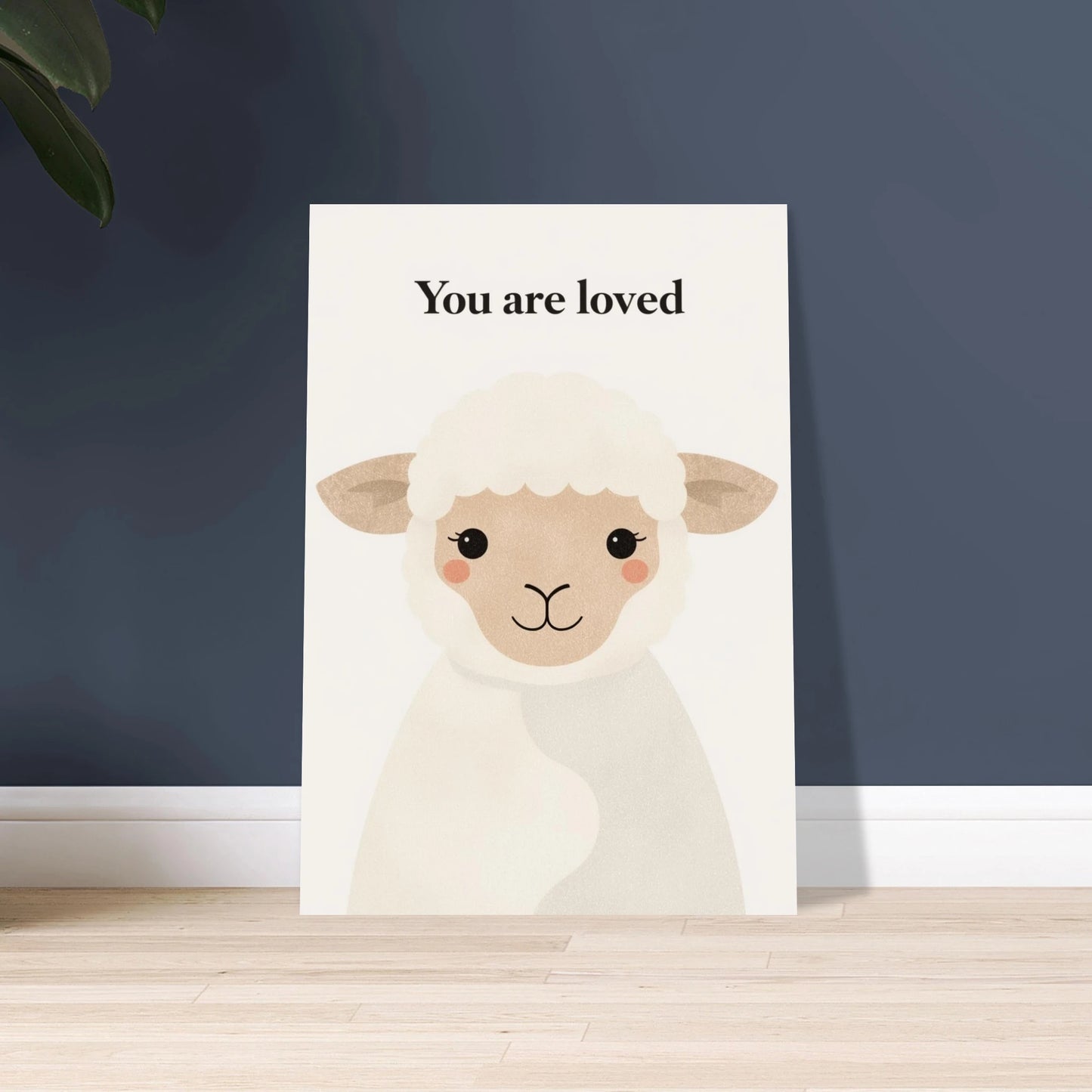 Sött lamm med fluffig ull och texten "You are loved"