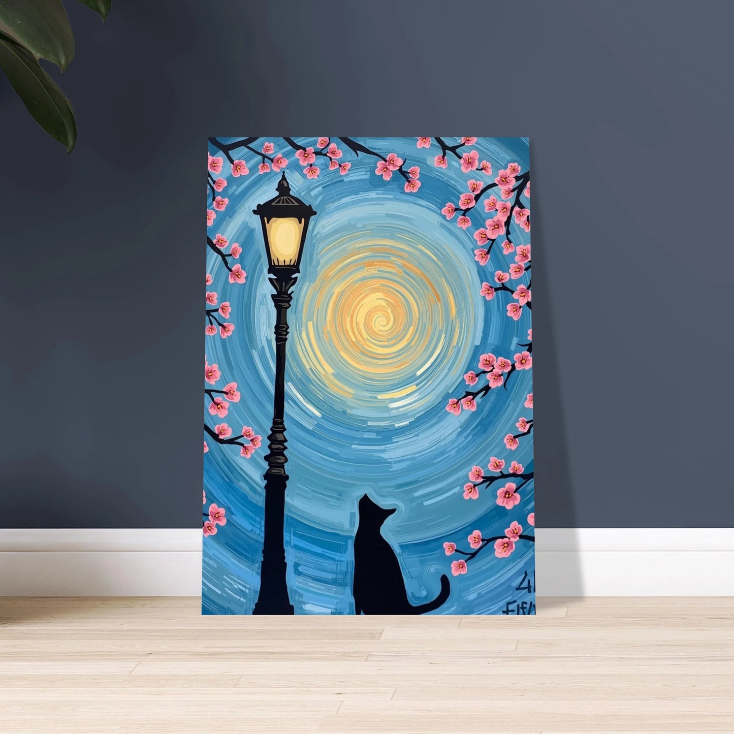 Kattens silhuett under spiralhimmel, omgiven av körsbärsblommor.