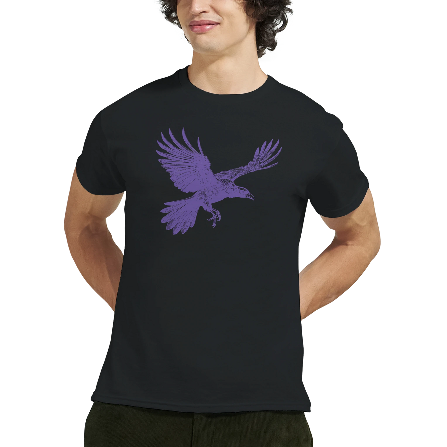 Närbild på lila korpmotiv med detaljerade vingar på svart tyg – Tecknad T-shirt