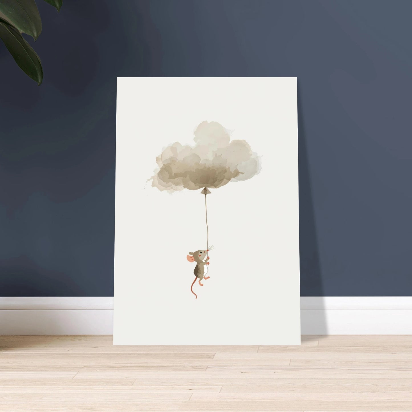 Liten mus som håller i ett moln, mjuk akvarellillustration.