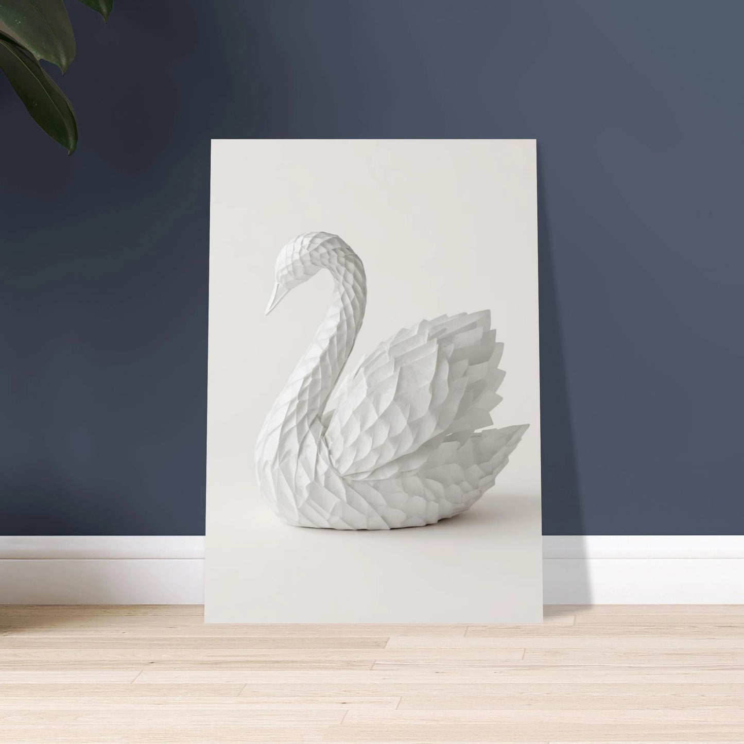 Svan skulpterad av vitt vikt papper, elegant och konstnärlig.