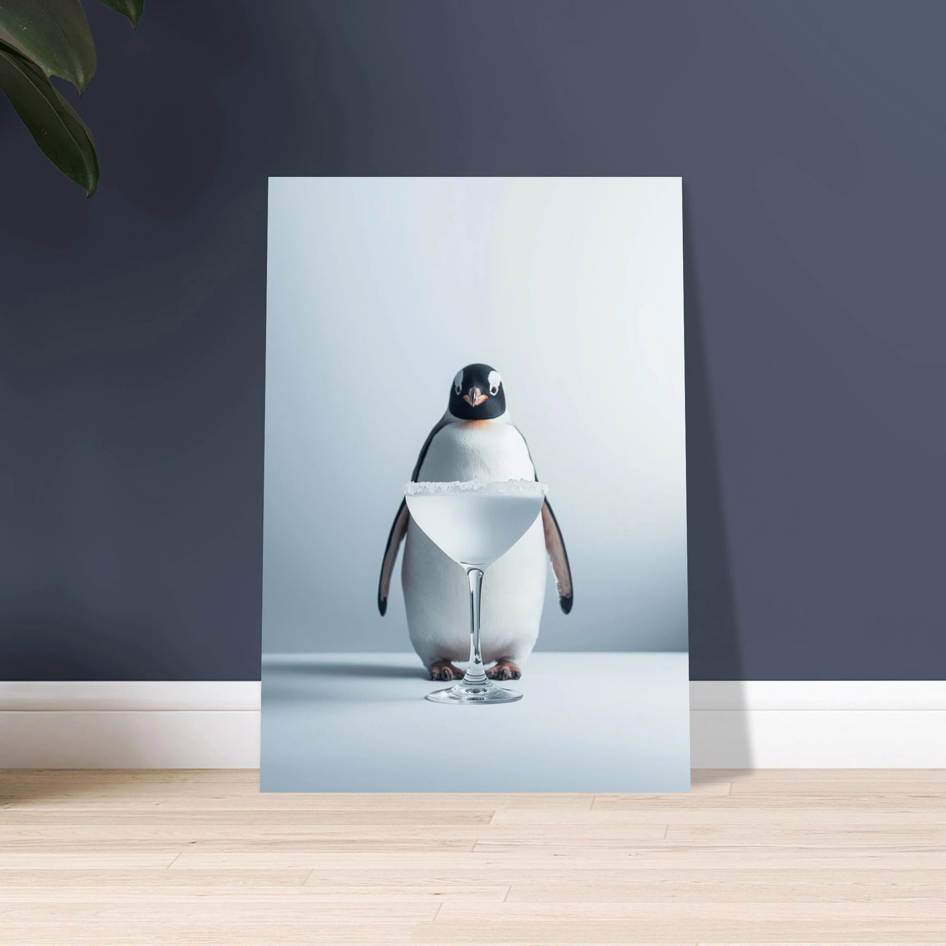 Pingvin bakom frostigt cocktailglas, minimalistisk och elegant design.