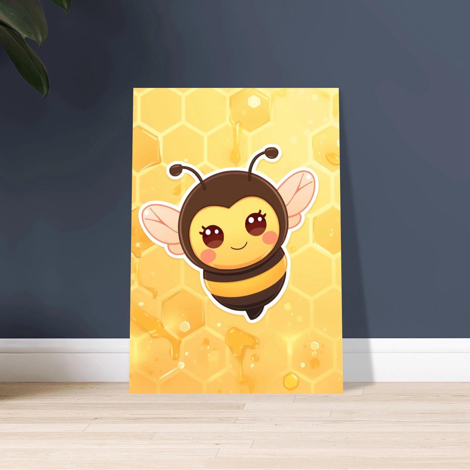 Gulligt kawaii-bi med stora ögon omgivet av honung och bikupemönster.