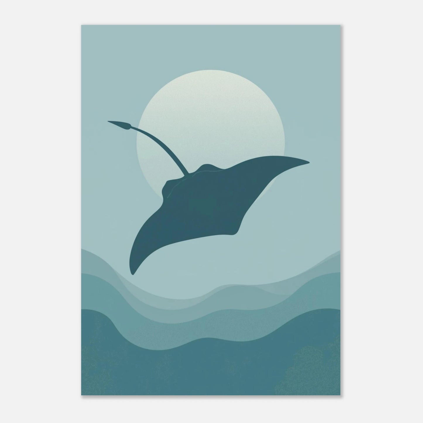 Minimalistisk tavla av en graciös mantarocka i harmoniskt blått hav