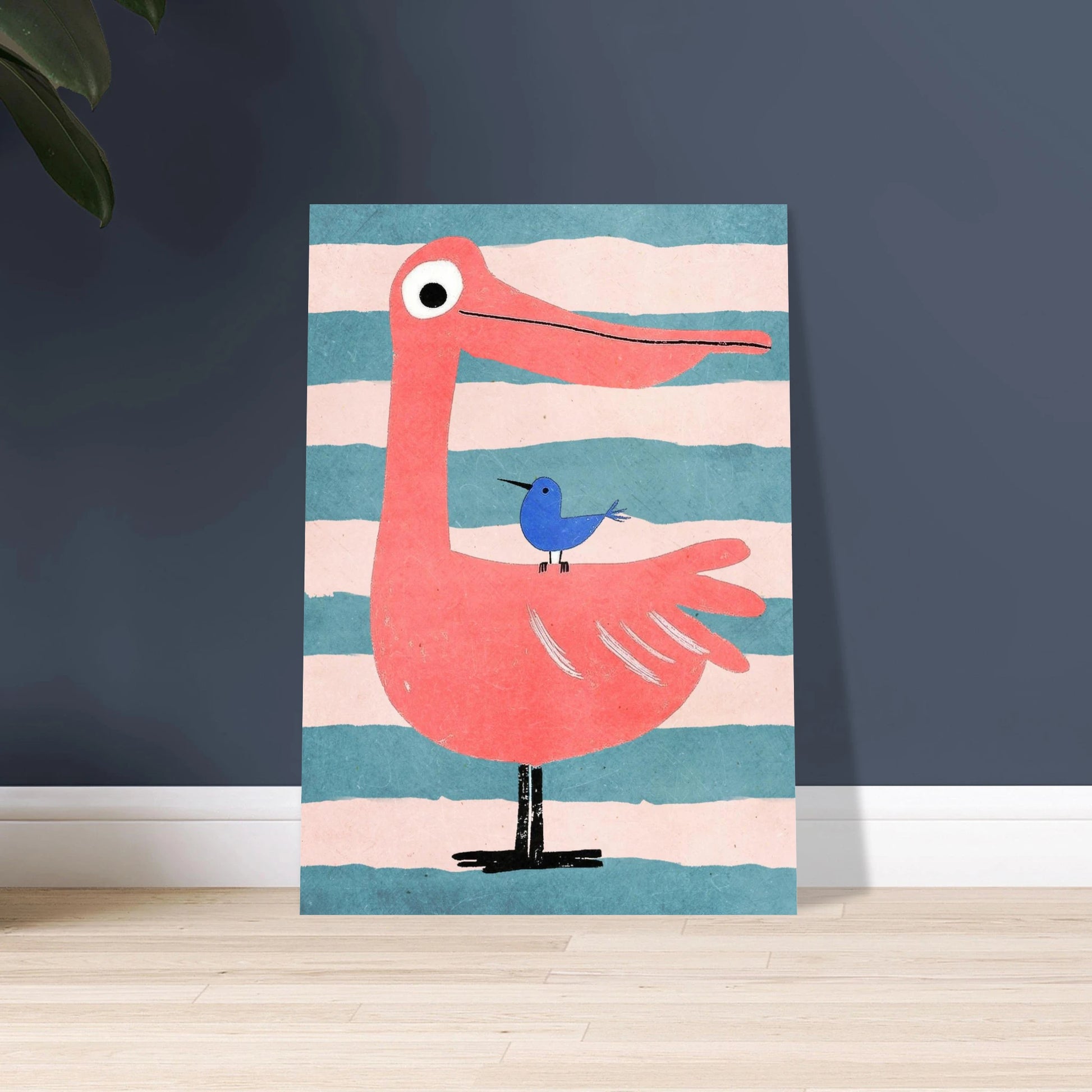 Lekfull flamingo med liten blå fågel, vänskapligt djurmotiv i pastellfärger.