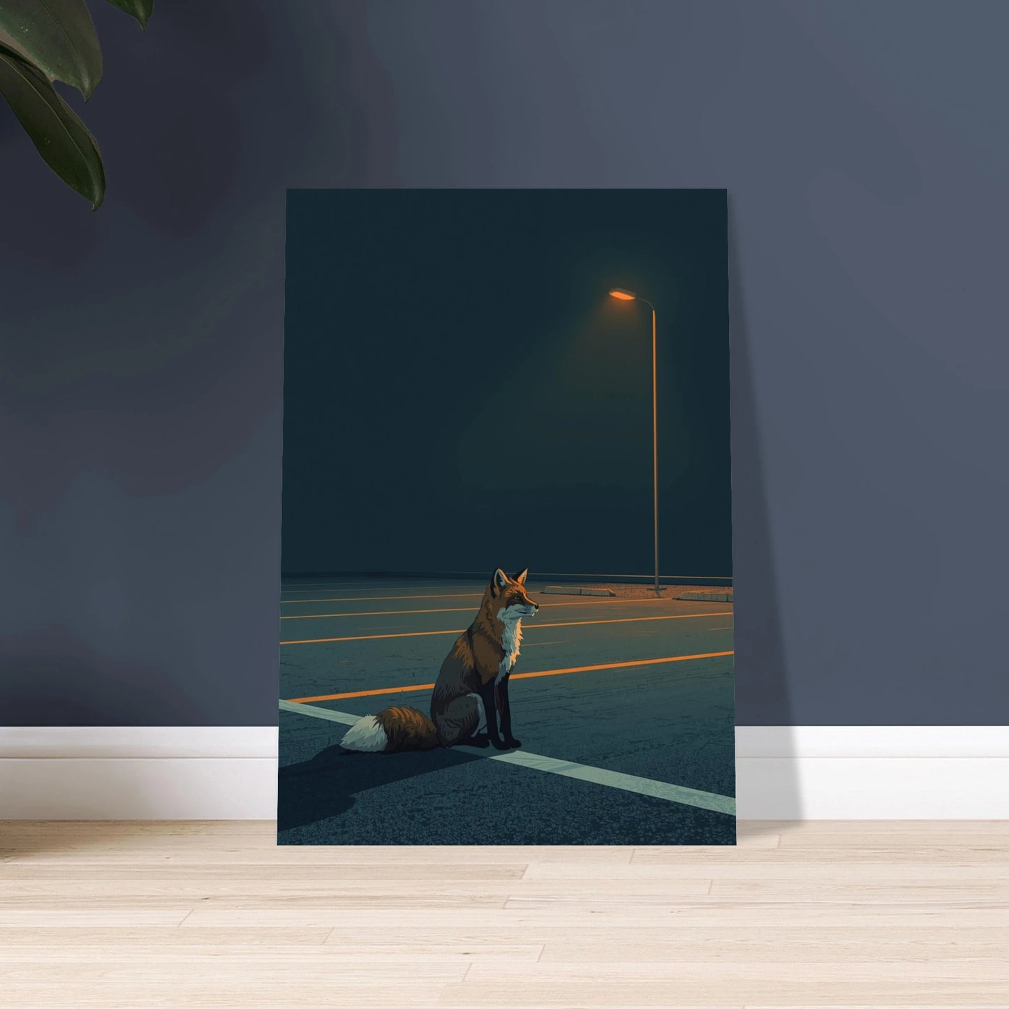 Räv under gatlampa i mörkret, ensam och eftertänksam stämning.