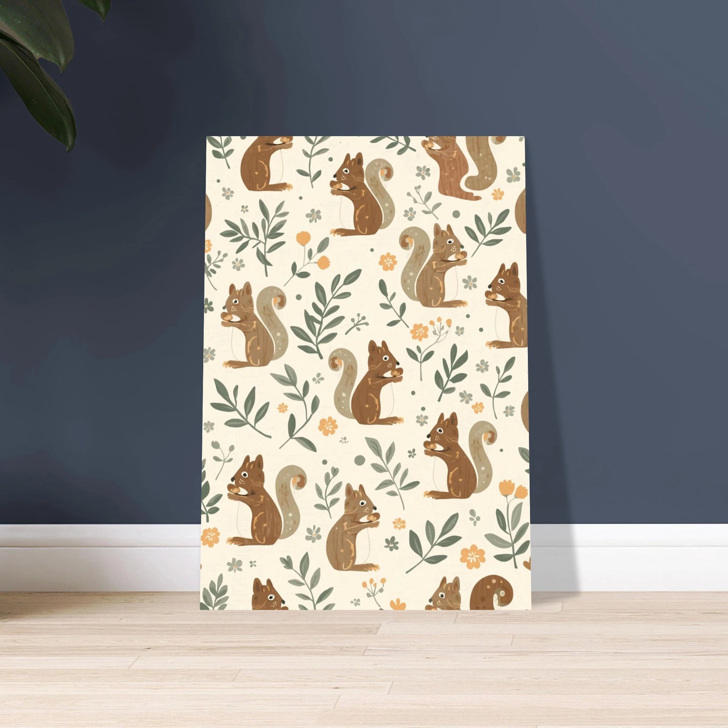 Lekfulla ekorrar i ett sömlöst mönster med blad och blommor.