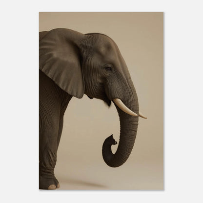 Minimalistisk elefantposter i varm beige färgskala för harmonisk inredning