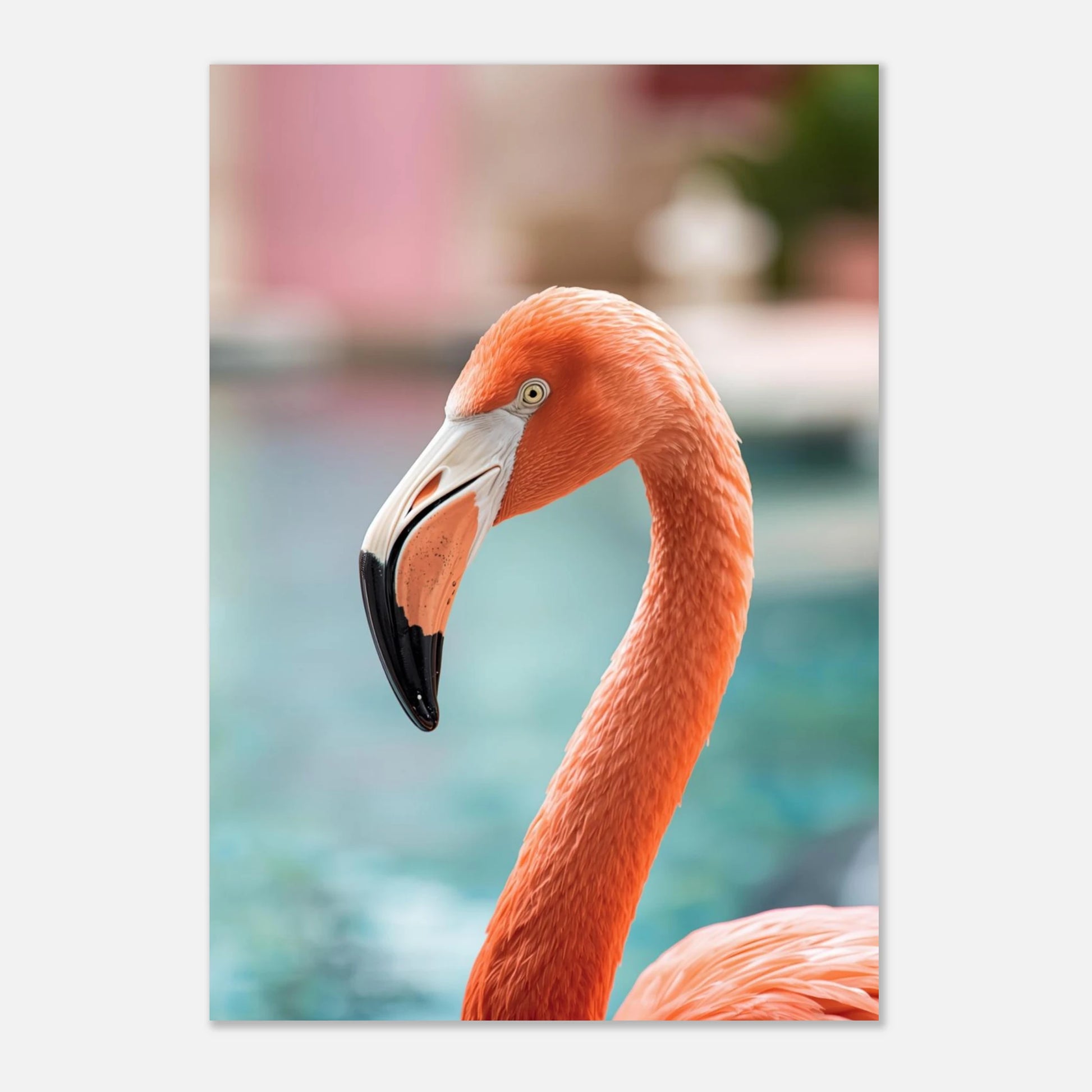 Rosa flamingo i profil mot suddig vattenbakgrund – modern tavla