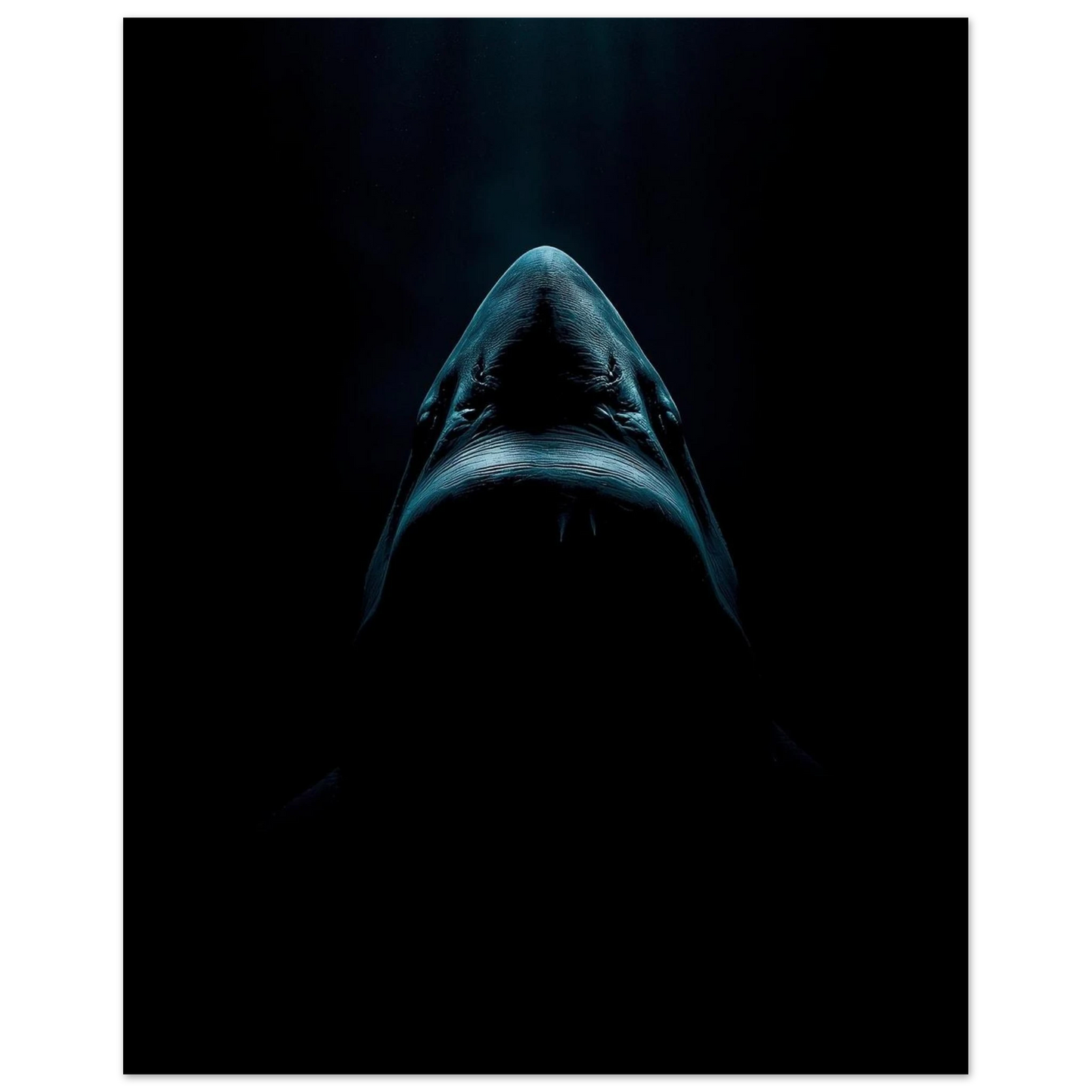 Närbild på en hajs nos i djupt blått ljus – Fotorealistisk poster