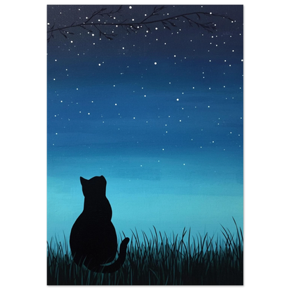 Svart kattsilhuett i gräs mot mörkblå stjärnhimmel – minimalistisk djurposter