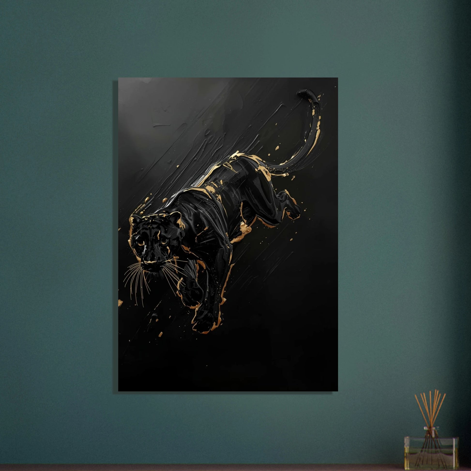 Svart panter i impasto-stil med guldiga detaljer, elegant och kraftfull