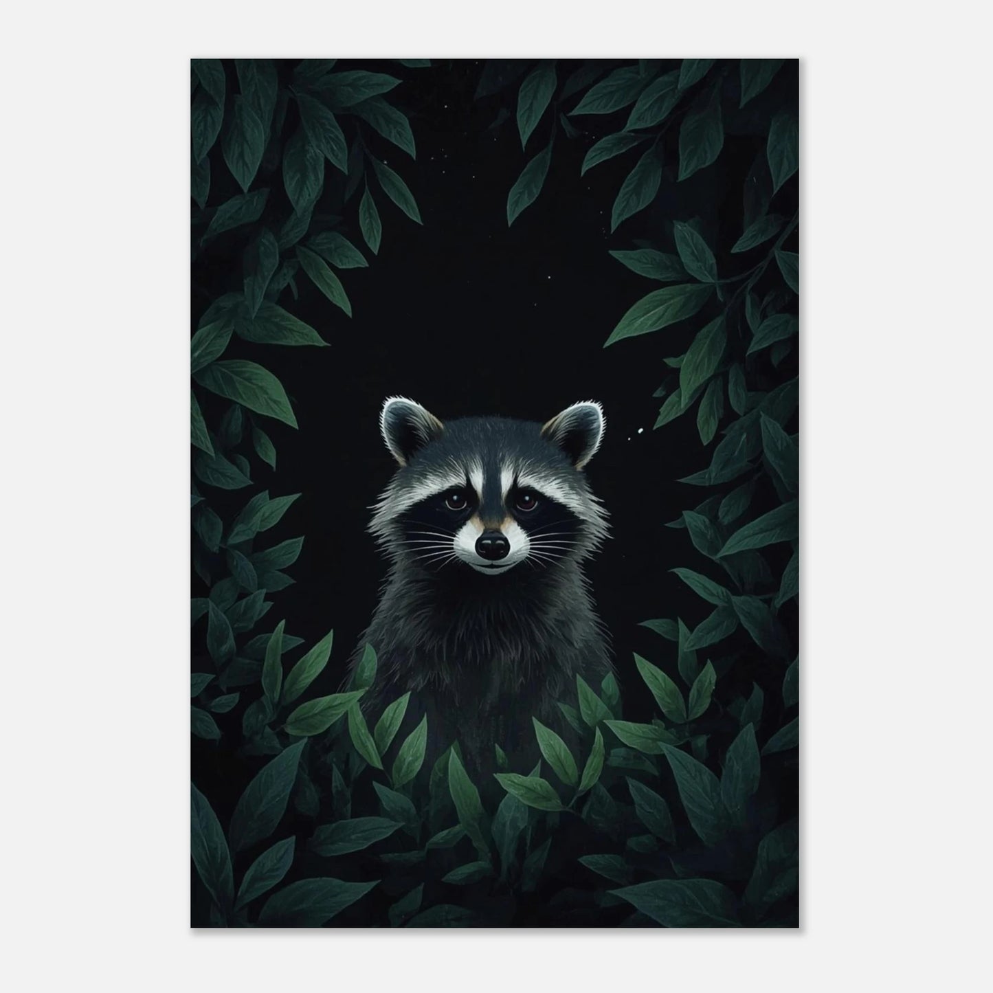 Konstnärligt print av en tvättbjörn i midnattsljus med botaniska detaljer