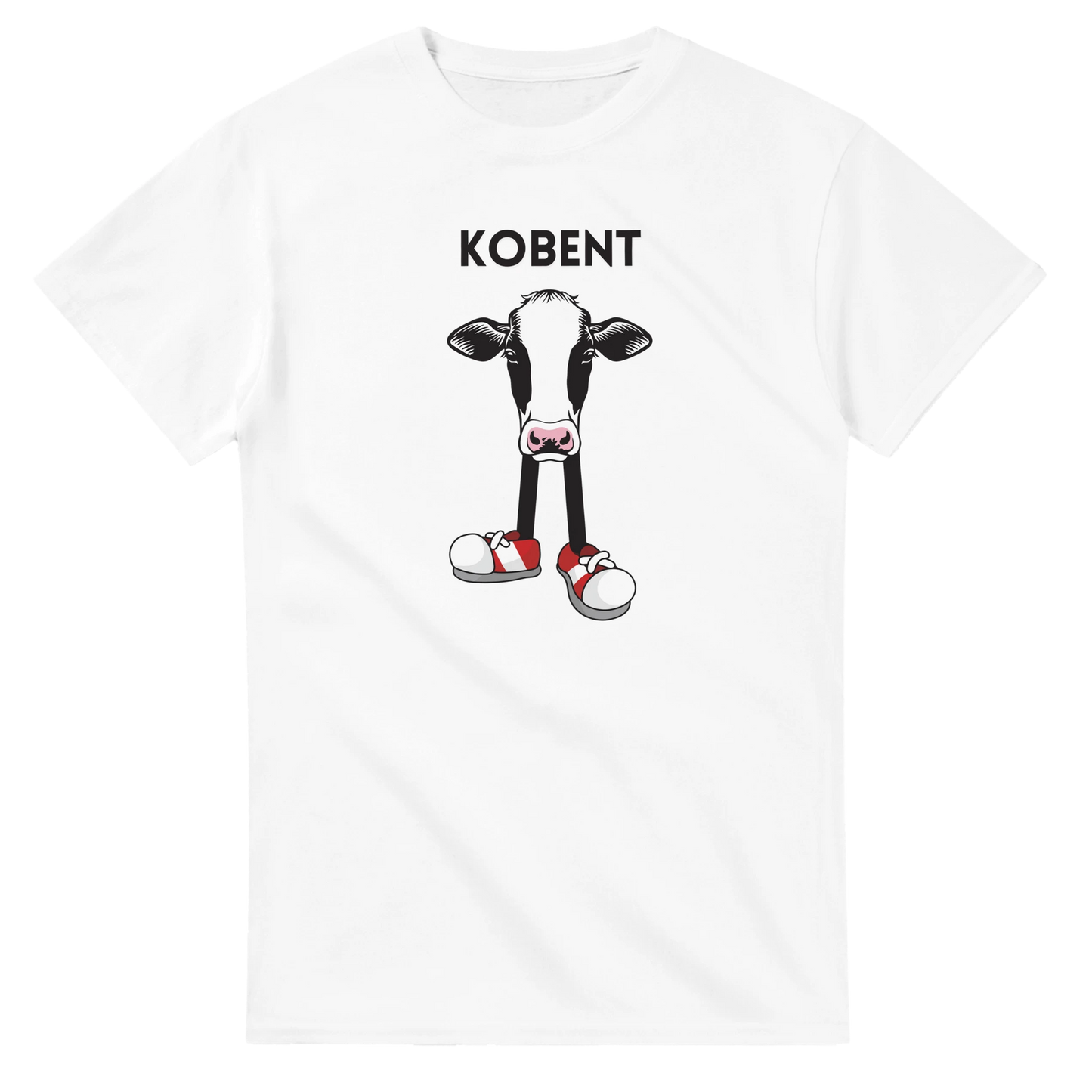 Vit t-shirt med tecknat kohuvud på ben med sneakers och texten Kobent – Tecknad T-shirt