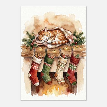 Klassiskt julmotiv med katt och dekorerad spiselkrans – konstnärligt canvastryck