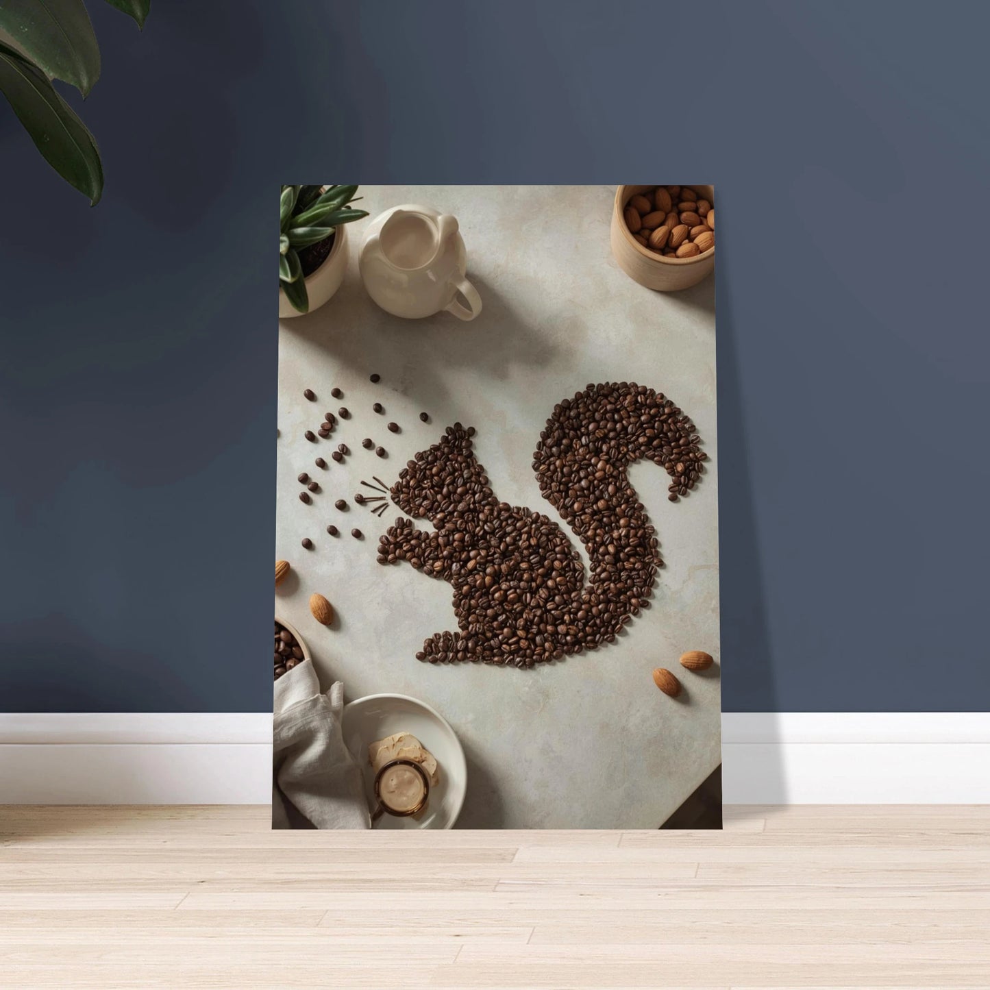 Ekorre formad av kaffebönor på ljust underlag, kreativt djurmotiv