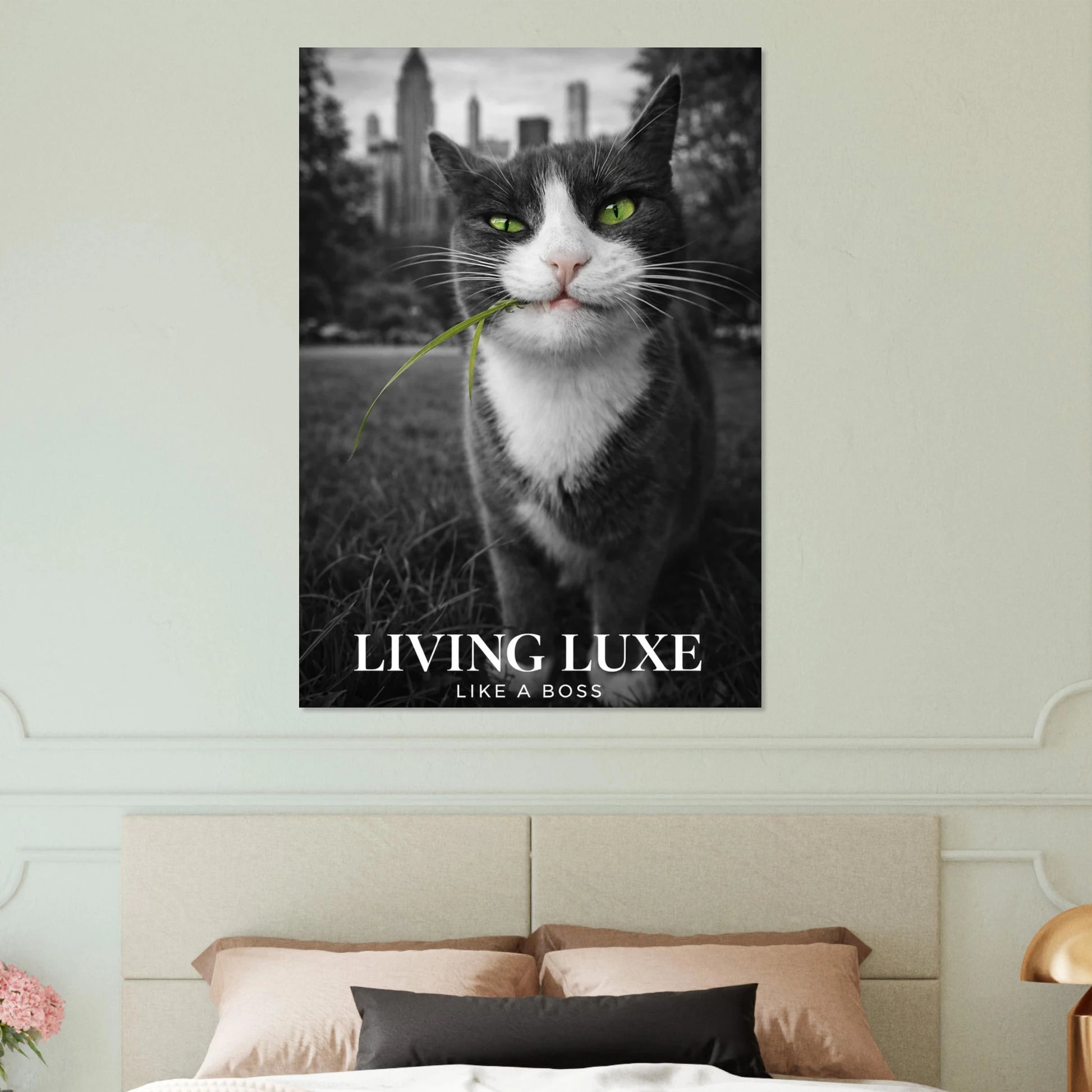 Inredningsdetalj med kattmotiv och modern typografi för ett trendigt hem – Fotorealistisk poster