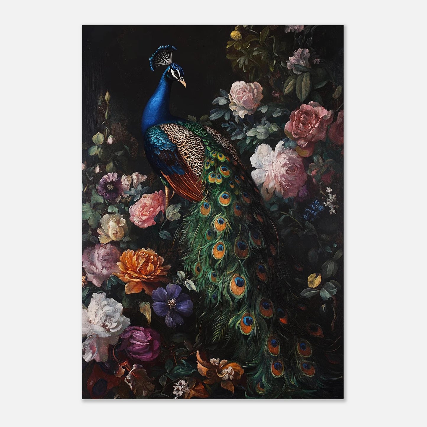 Elegant djurmotiv föreställande en påfågel med utsträckt stjärtfjäder bland prunkande blommor