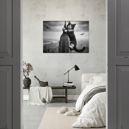 King Cat poster på väggen i ett sovrum med utsikt från hallen – Fotorealistisk poster