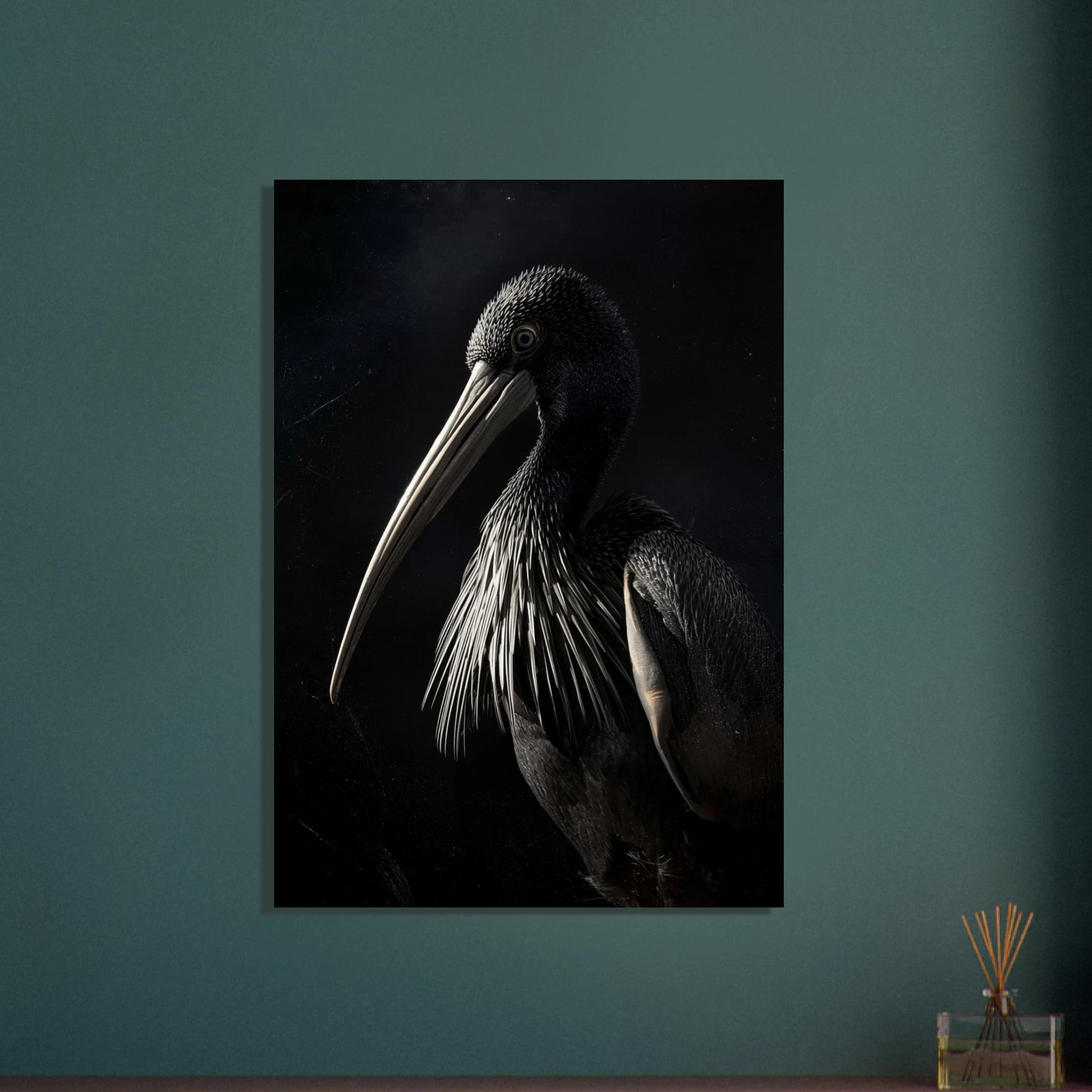 Träskonäbb i dramatisk sidobelysning, mystisk och detaljerad fågelposter.