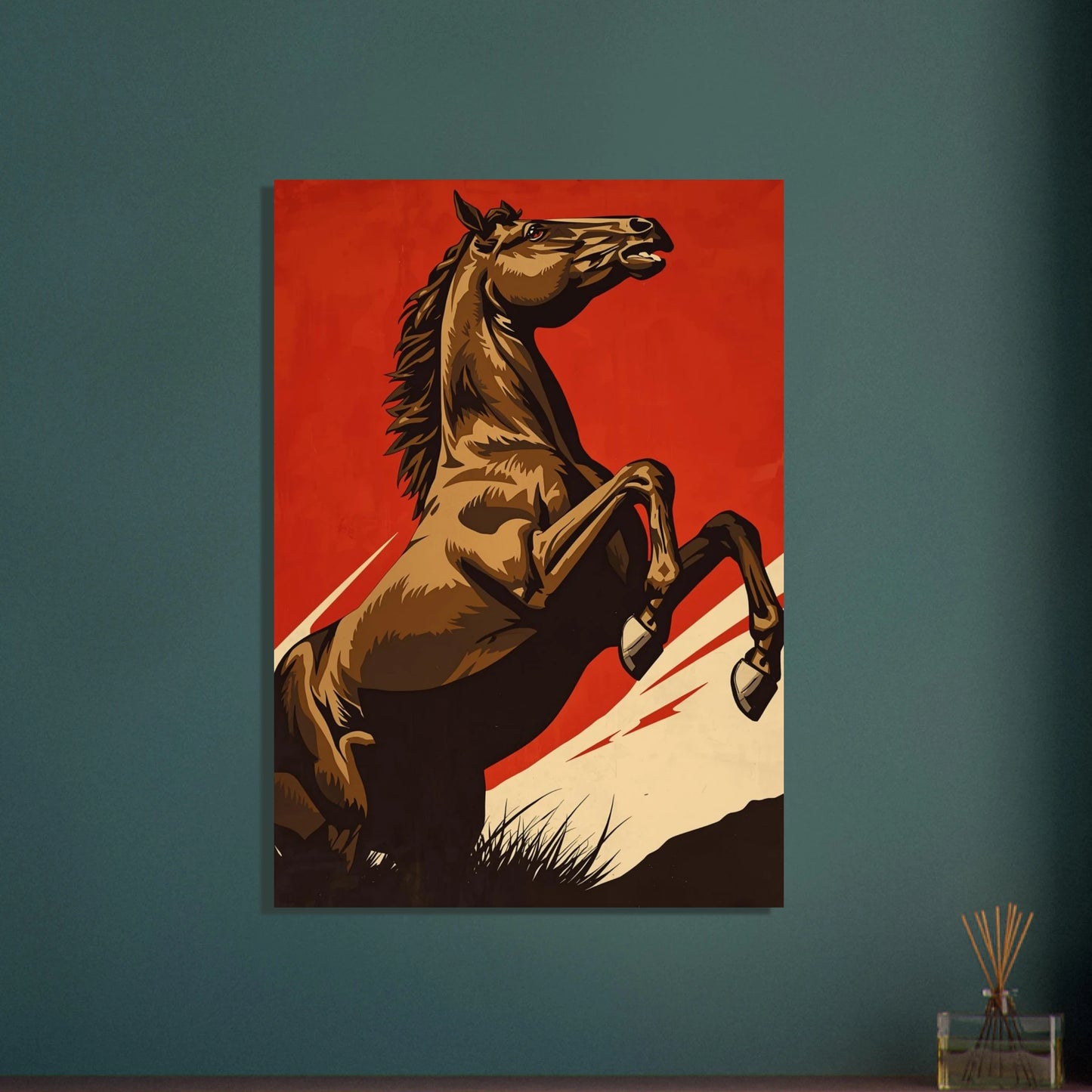 Inramad häst poster hängande på vägg i mörkgrön färg, med inredningsdetaljer – Tecknad poster
