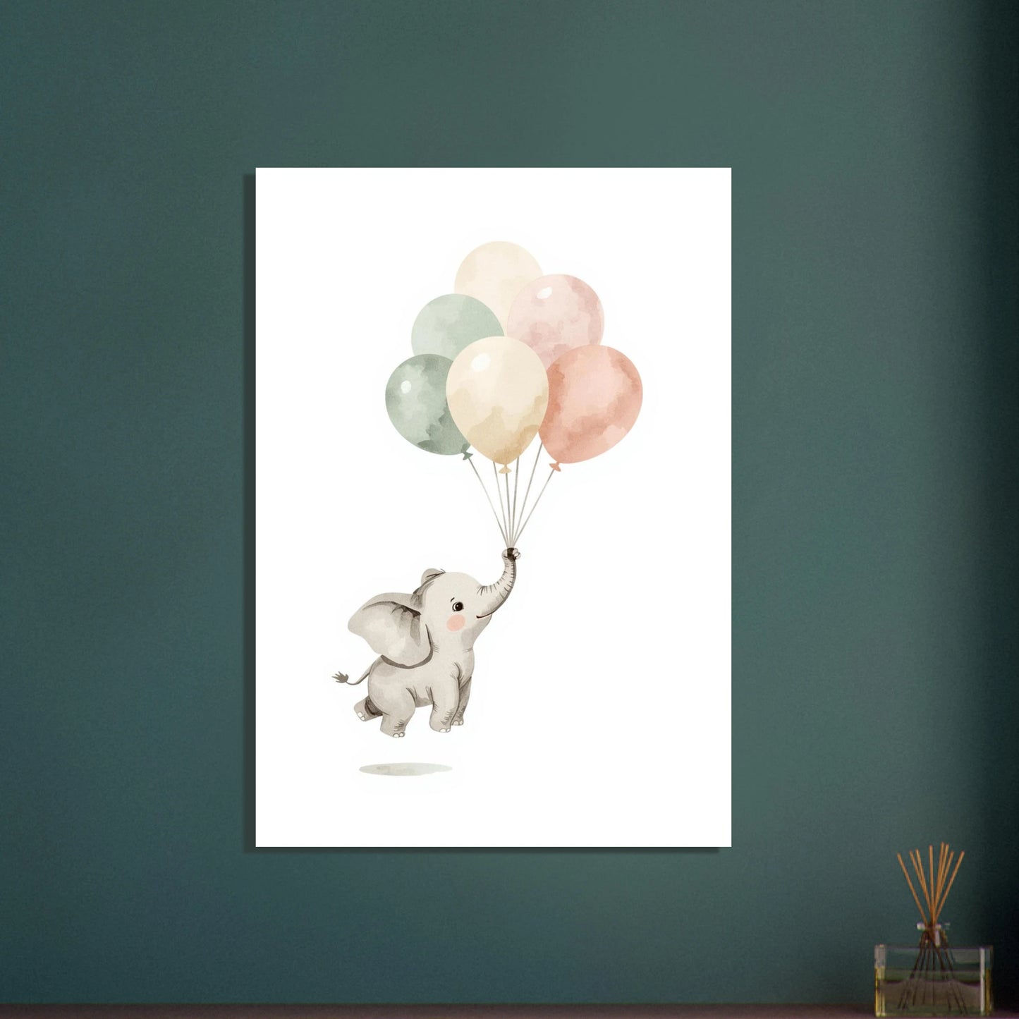 Söt baby-elefant med ballonger i akvarellstil, drömsk känsla.
