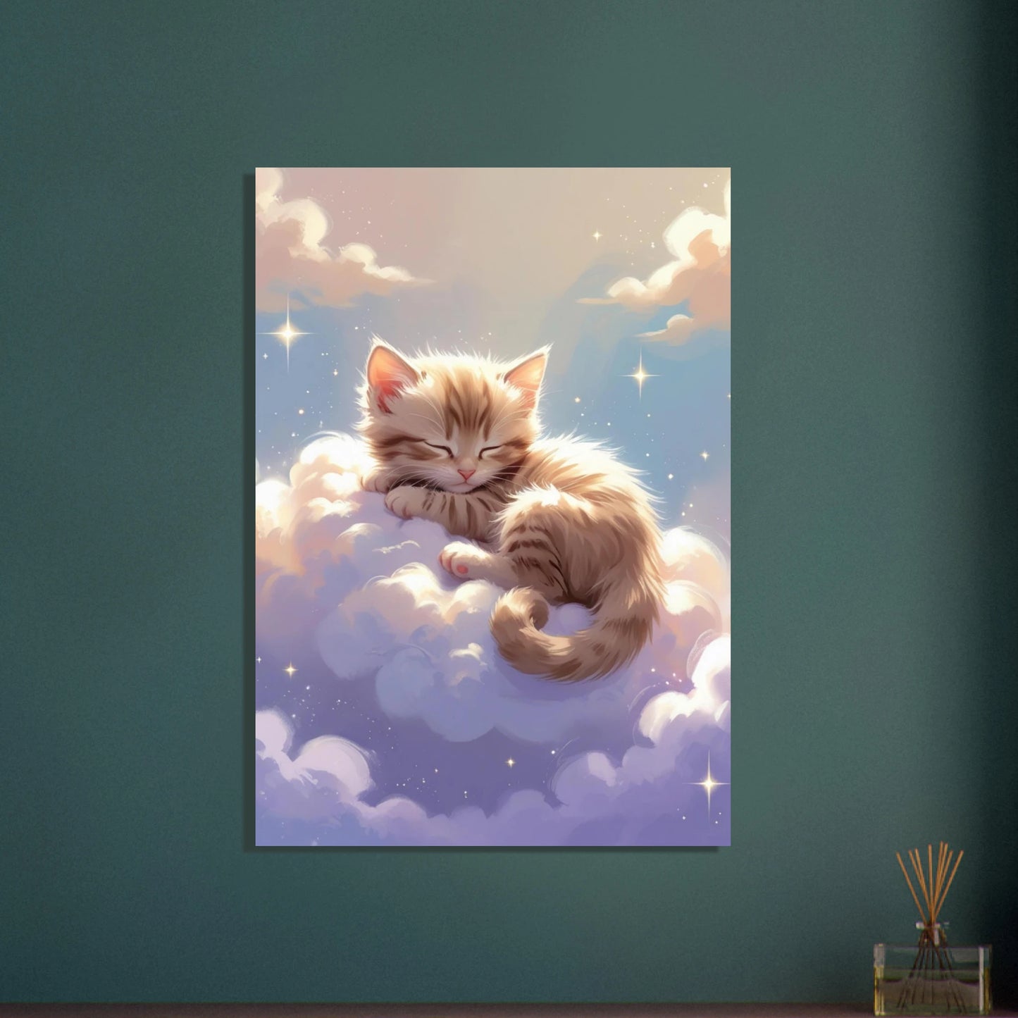 Söt kattunge sover fridfullt på ett mjukt, fluffigt moln