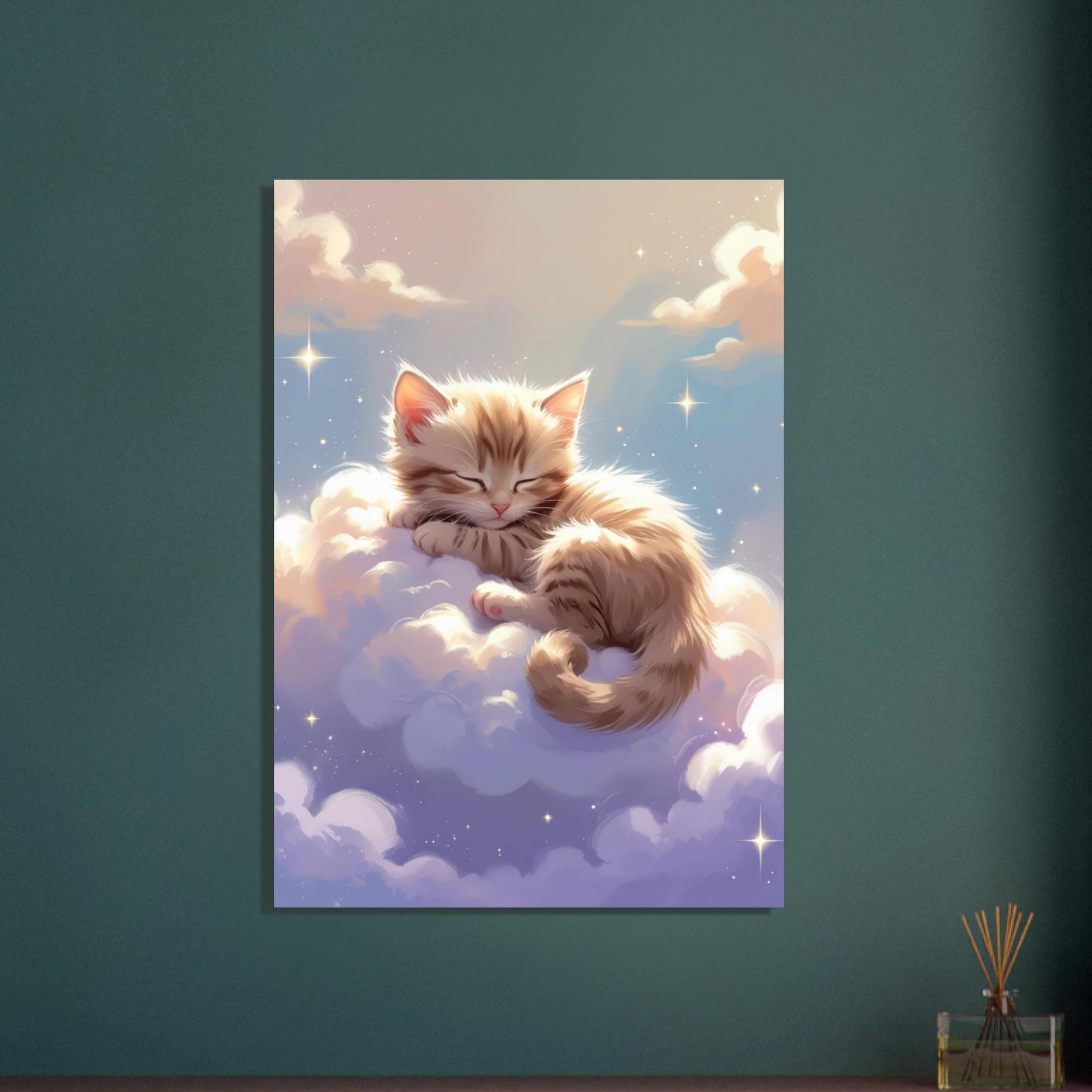 Söt kattunge sover fridfullt på ett mjukt, fluffigt moln