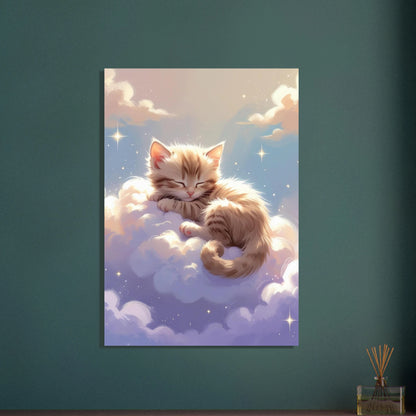 Söt kattunge sover fridfullt på ett mjukt, fluffigt moln