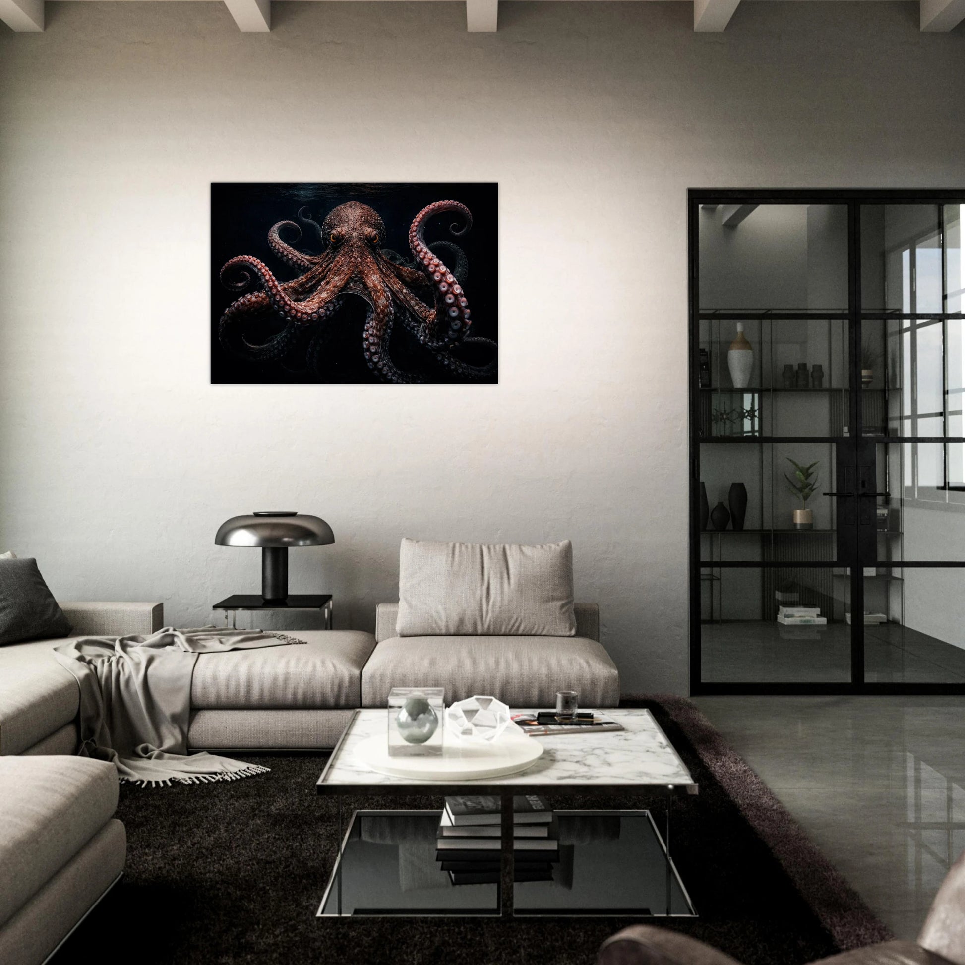 Kraken poster hänger på en vägg i ett modernt vardagsrum med ljus soffa – Målad poster