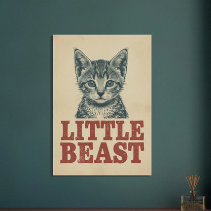 Inramad kattposter Little Beast som inredningsdetalj i ett modernt rum