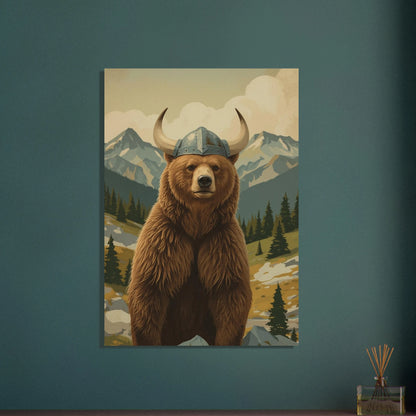 Poster med Vikingabjörn motiv upphängd på mörkgrön vägg – Målad poster