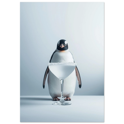 Minimalistisk fotokonst av en pingvin bakom ett frostigt cocktailglas