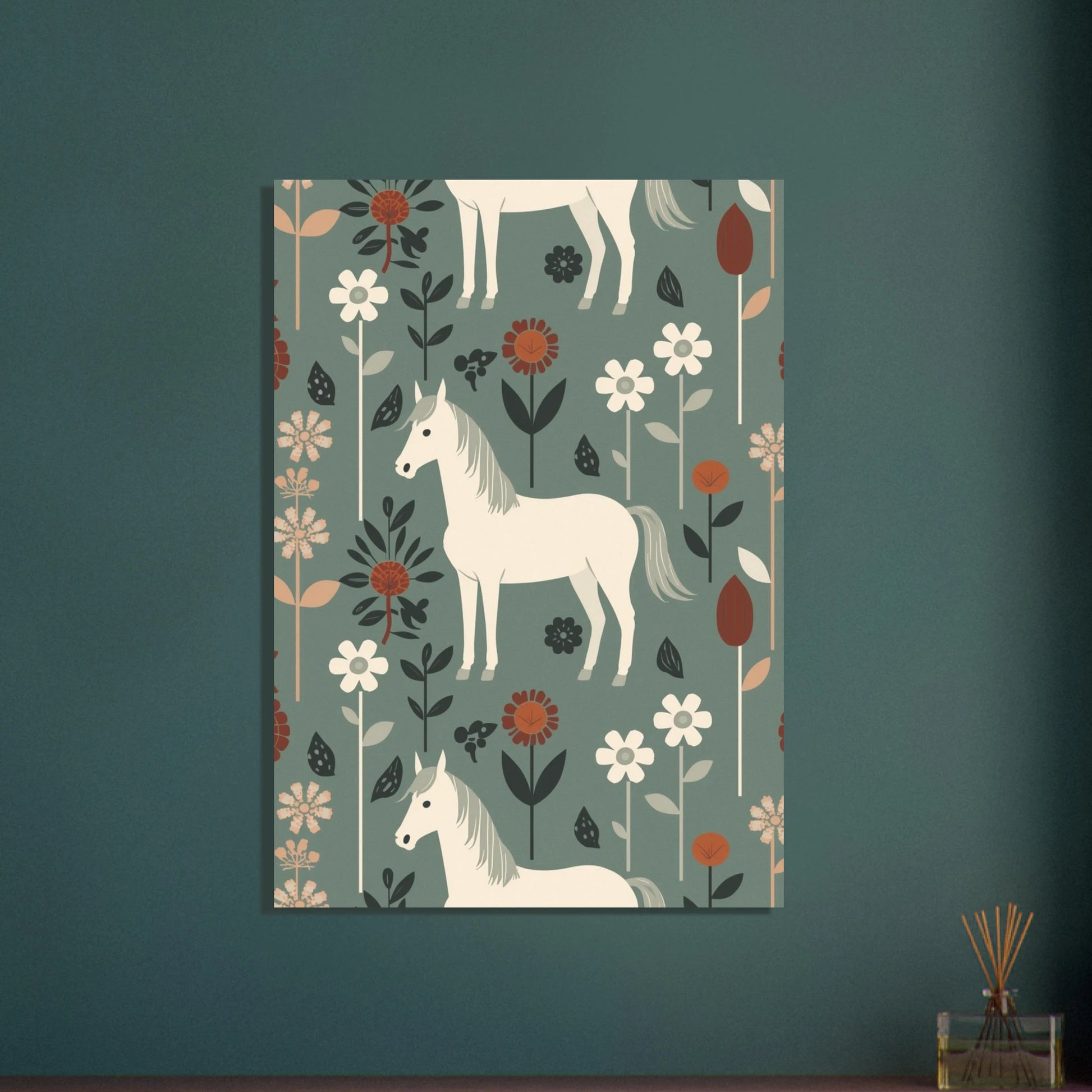 Elegant häst i ett stiliserat blommönster på en poster.