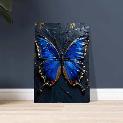 Fjäril i impasto-stil med djupblå vingar och gulddetaljer på mörk bakgrund.