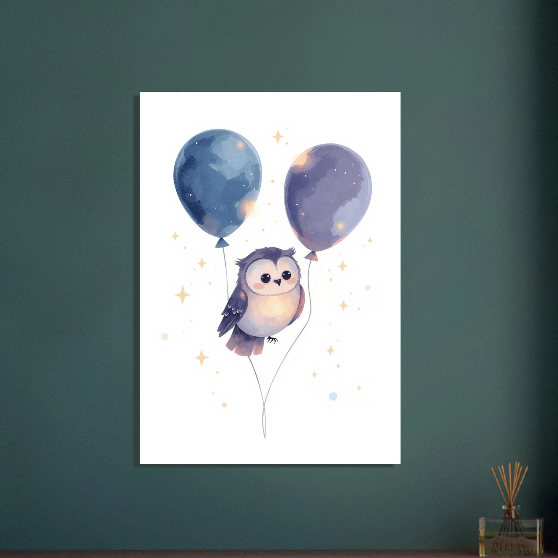 Söt uggla svävande med ballonger och stjärnor, drömsk illustration.