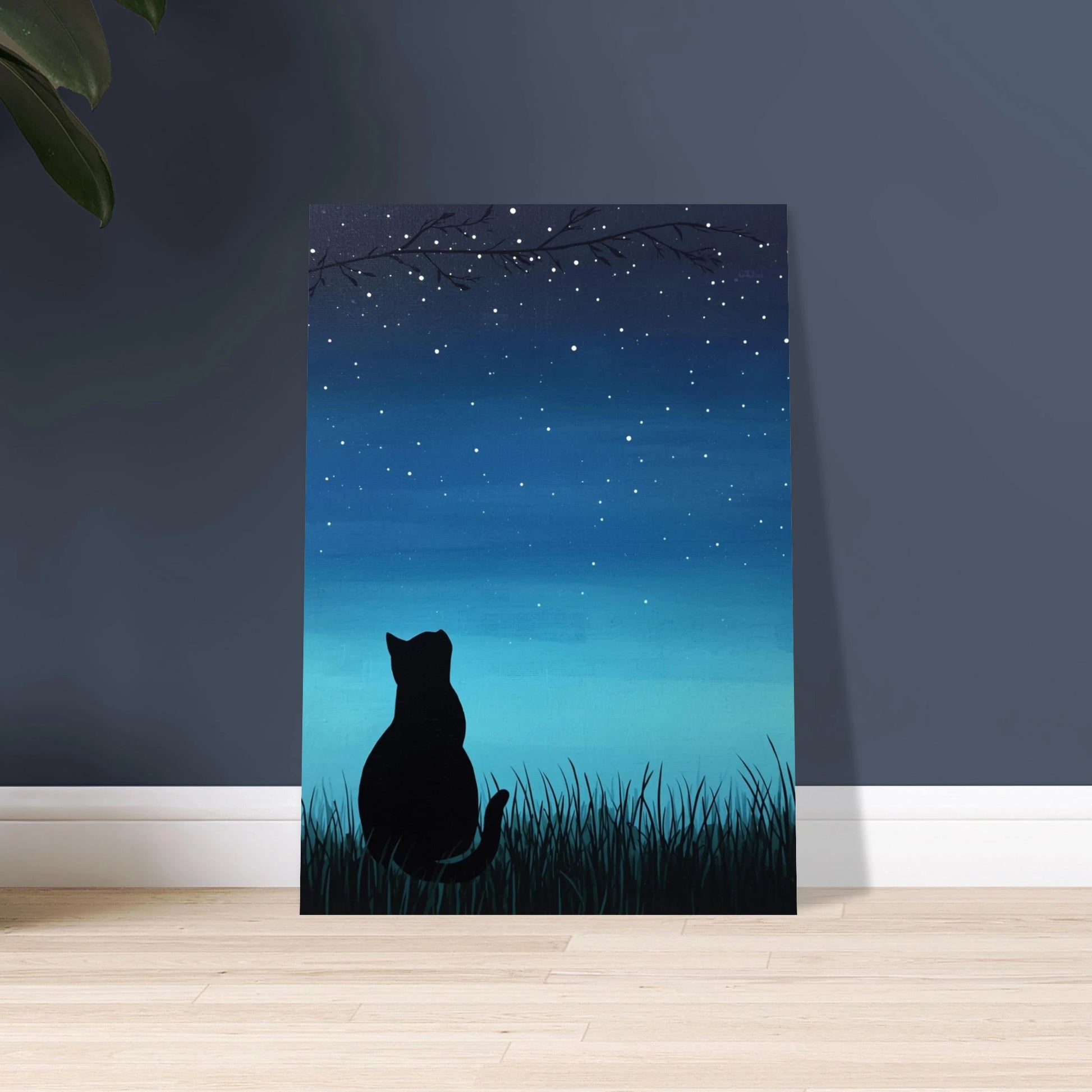 Svart katt silhuett under stjärnklar natthimmel, lugn stämning.