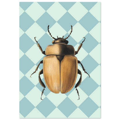 Gyllenbrun skalbagge i detaljerad illustration mot blåvitrutig bakgrund, grafiskt djurmotiv