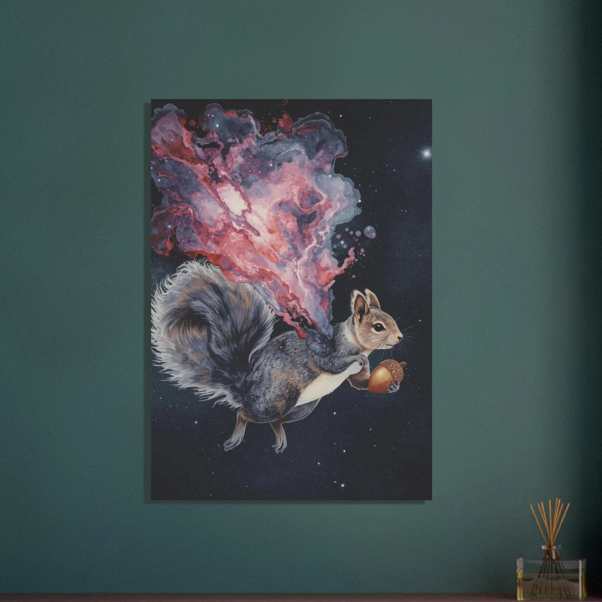 Ekorre med en ekollon, omgiven av en färgglad rymdnebulosa i akvarell.