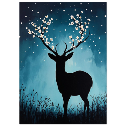 Hjortposter med vita blommor på hornen i stämningsfullt blått ljus