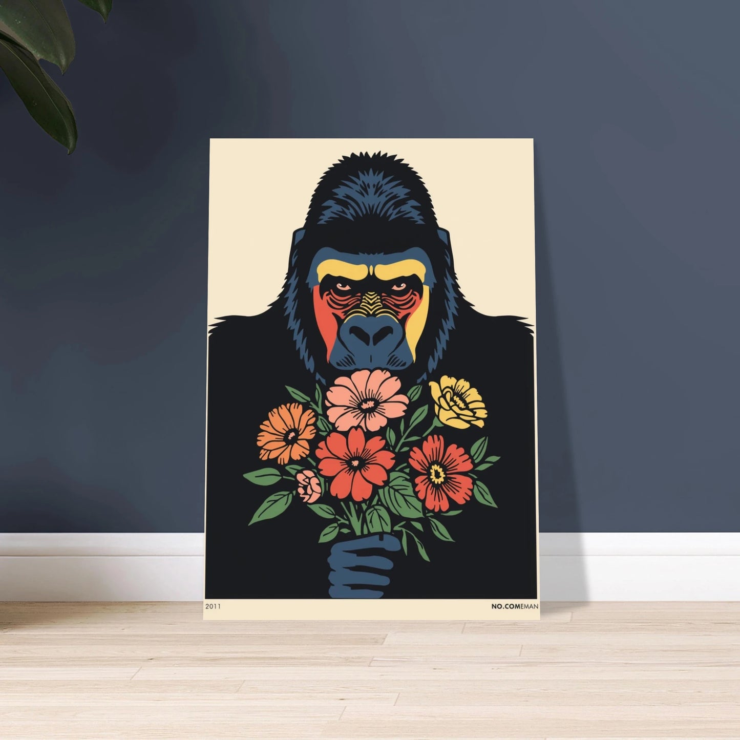 Färgstark gorilla med blommor, konstnärlig illustration av oväntad ömhet.