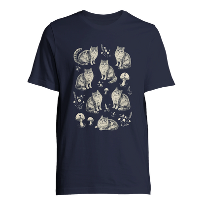Mörkblå t-shirt med grafiskt motiv av sittande katter och små skogssvampar