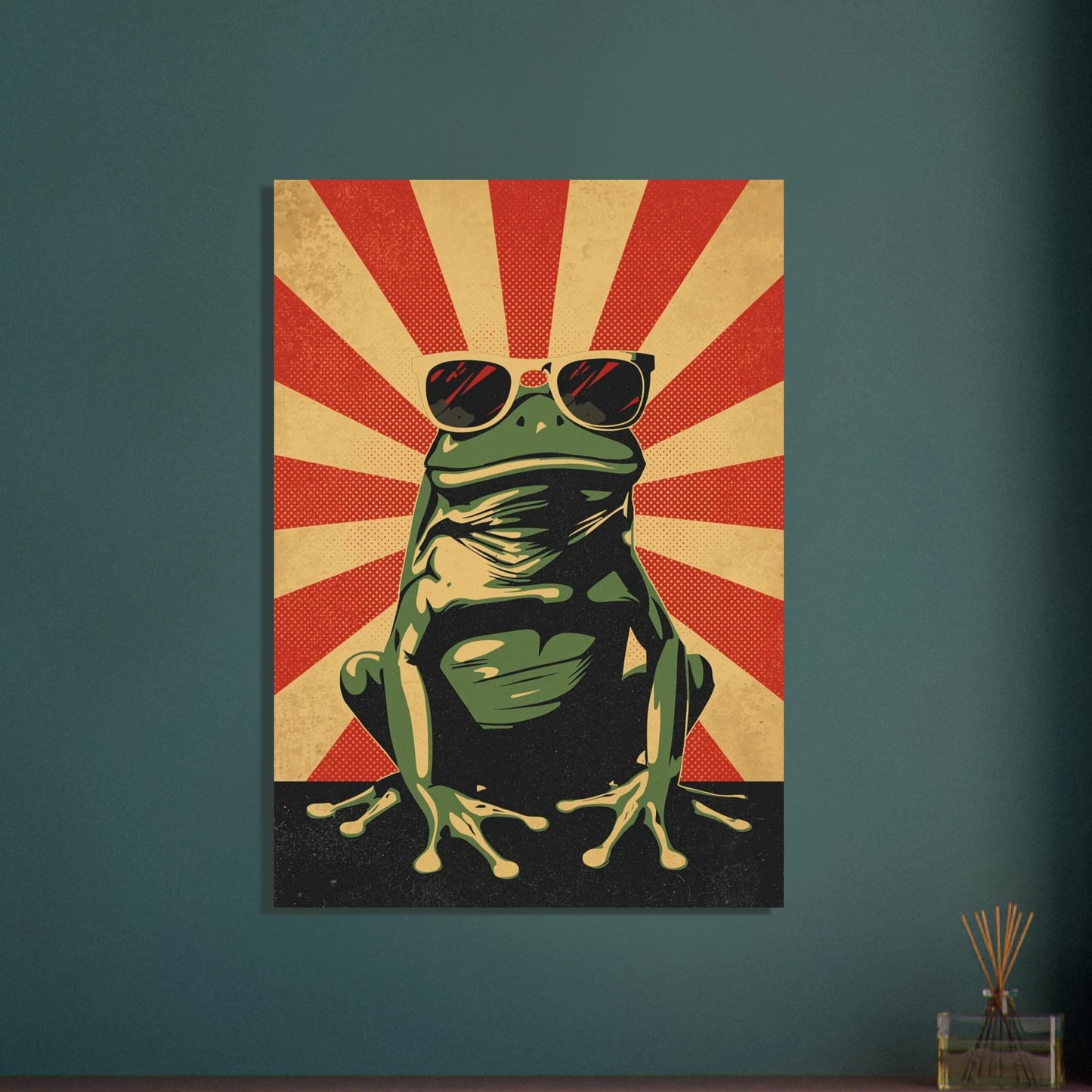 Inramad grodposter med solglasögon på en mörk vägg i ett modernt hem
