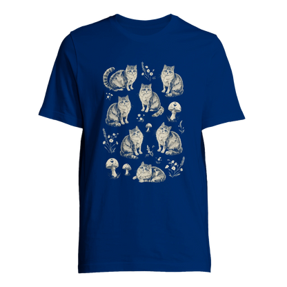 Klarblå t-shirt med ett detaljrikt mönster av katter och botaniska detaljer