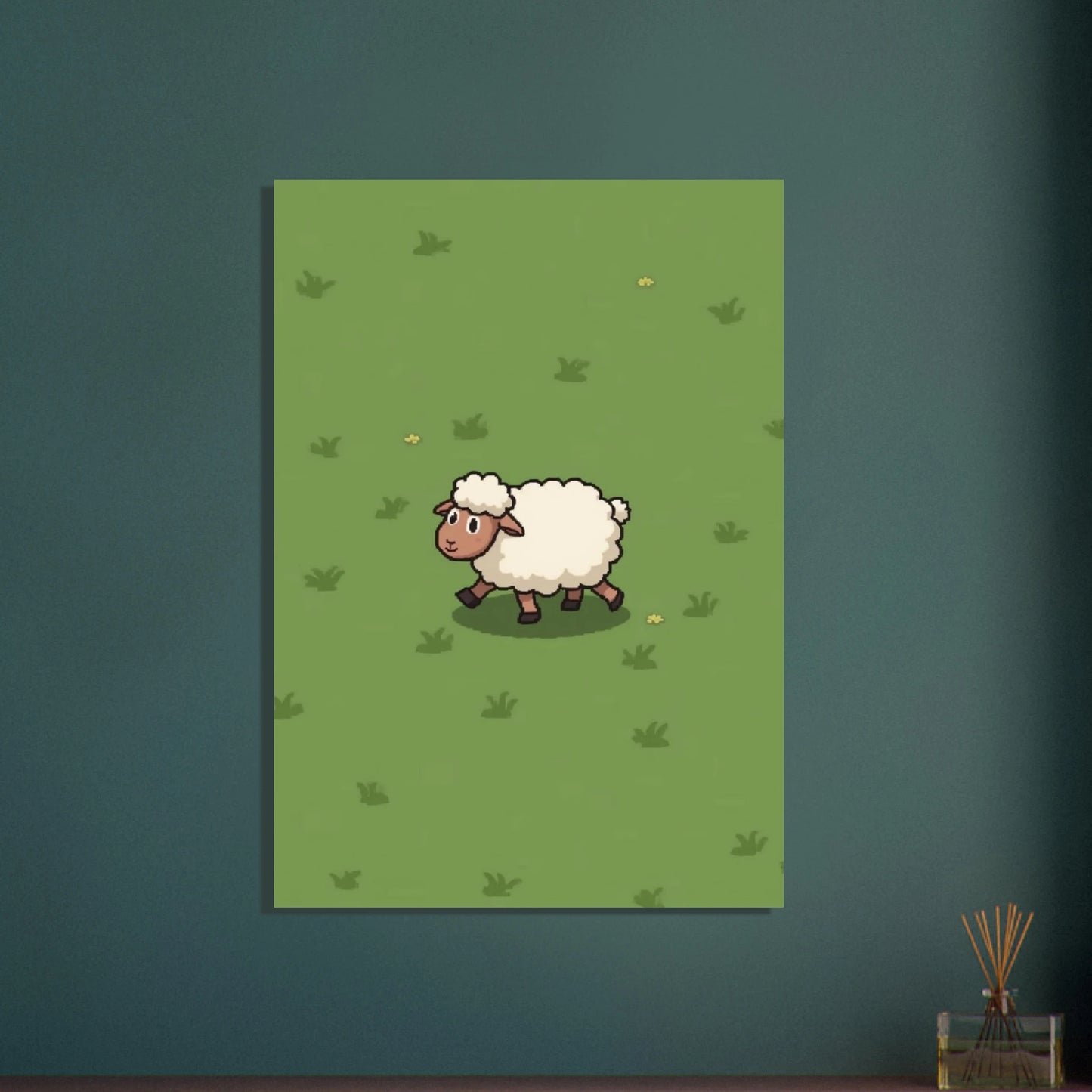 Pixelart-får med fluffig vit päls på grön äng, lugn stämning.