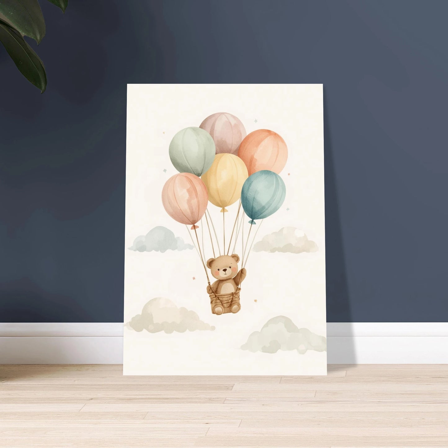 Söt nallebjörn i ballong bland moln, mjuk akvarellillustration
